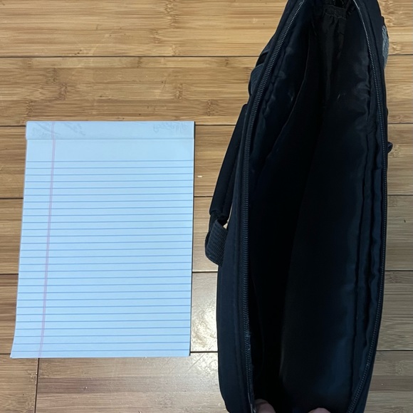 Computer case - Picture 3 of 5